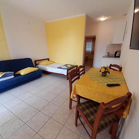 Apartments With A Parking Space Gradac, Makarska - 11332 Gradac  Rum bild