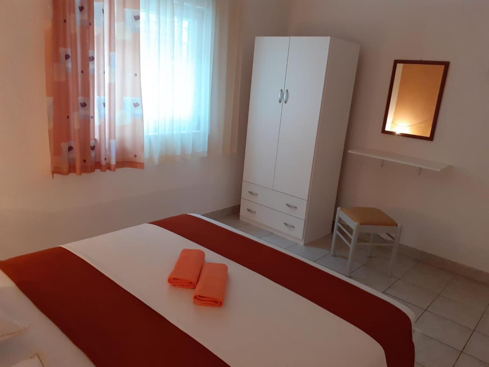 Apartments With A Parking Space Gradac, Makarska - 11332 Gradac  Rum bild
