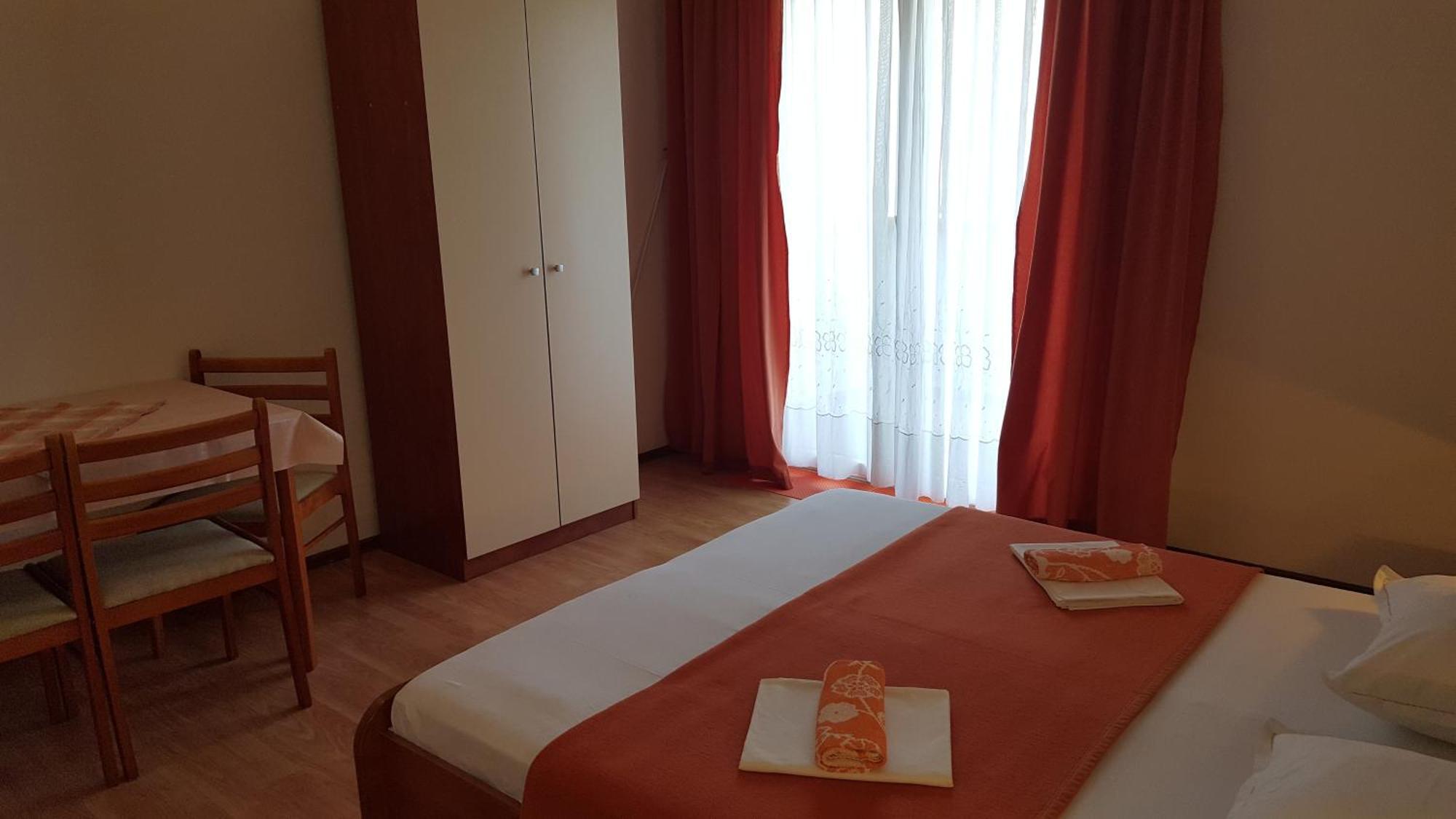 Apartments With A Parking Space Gradac, Makarska - 11332 Gradac  Rum bild